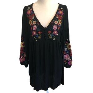 Umgee Size M embroidered v neck top. Peasant baby doll black floral bohemian